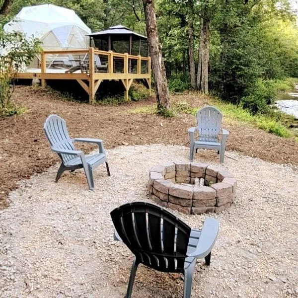 Cozy Creekside Geodome Hot Shower WiFi, Hotel in Purlear
