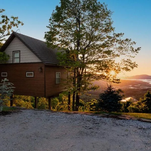 Canyon View Treehouse- Relaxing Getaway in Jasper with an Amazing View, hotel din Jasper