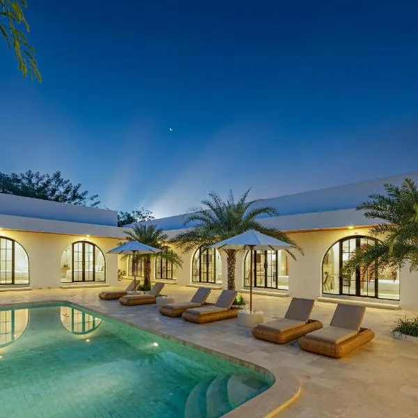 DESAULU VILLAS - Private Escape With Sunlit Pool In Uluwatu, hotel in Uluwatu