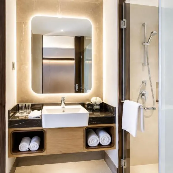 Hotel Ashoka Resort, hotel di Tarabha