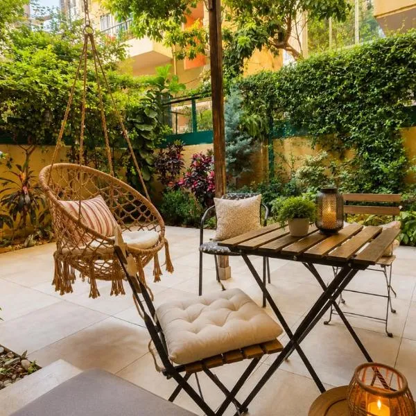Charm Vintage Achrafieh Apt with Garden Pizza Oven BBQ Hottub, hotel sa Beirut