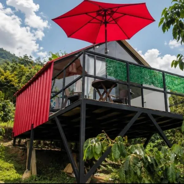 Café y sueños Cabaña Jacuzi externo, hotel em Silvania