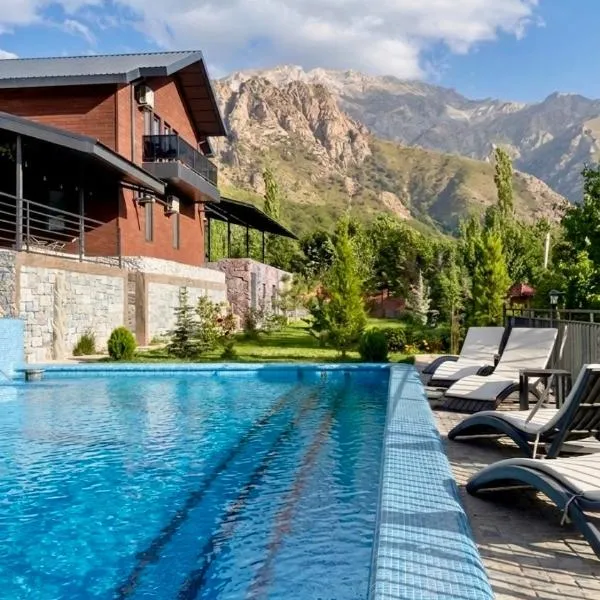Panorama Lux Guest House, hotel di Chimgan