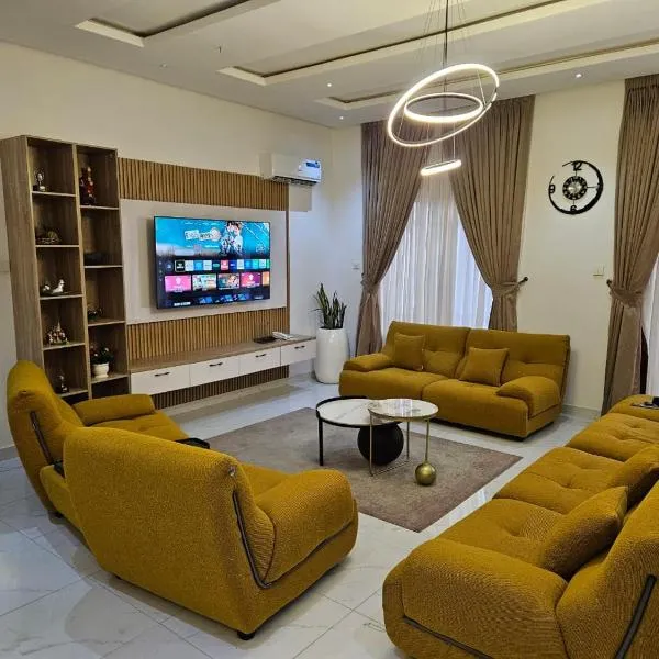 Mauxworth Homes and Apartments, hotel din Ikeja