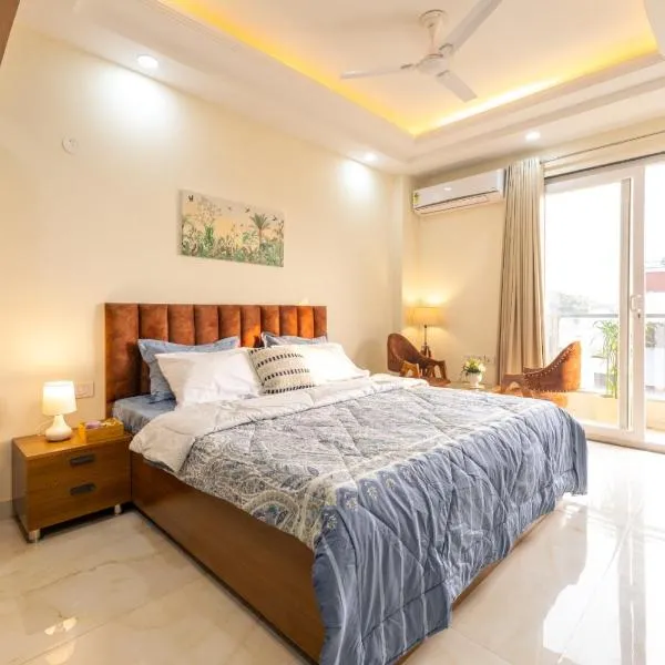 Service Apartment Golf Course Road, hotel v mestu Gurgaon