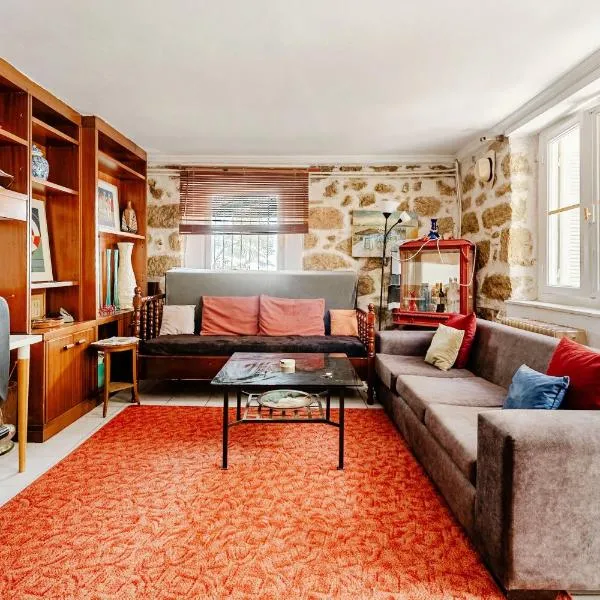 Acropolis Stone-built charming lodging 70 sq m, hotel em Atenas