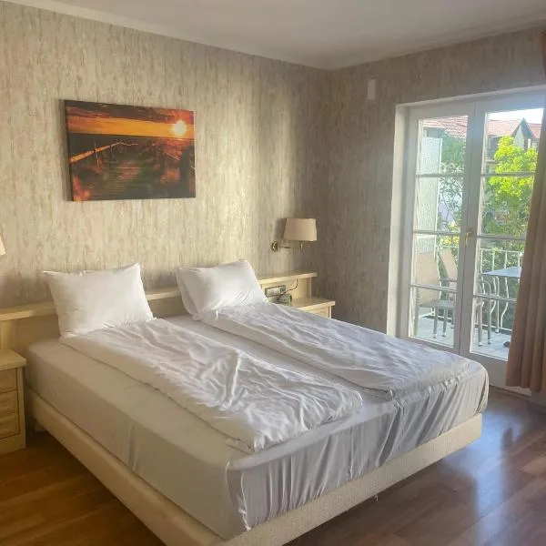 SEE-Hotel Seeschau - direkt am Bodenseeufer, hotell sihtkohas Reichenau