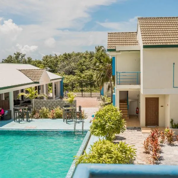 Long Beach Laamu Maldives, hotel en Gan