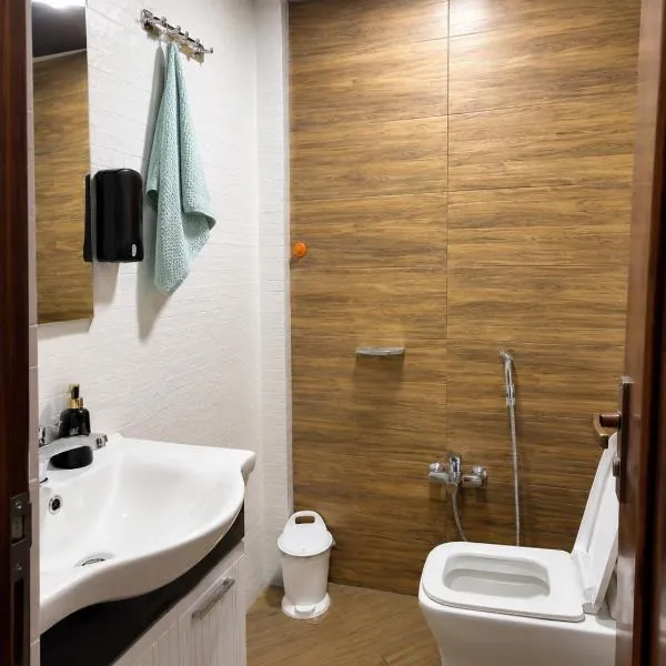 Airport Family House 5 min from Baku Airport Taxi Service 6 USD, hotel din Baku