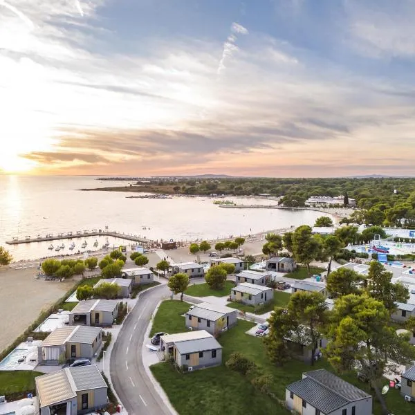 Zaton Holiday Resort Premium Glamping Villas, готель у місті Затон