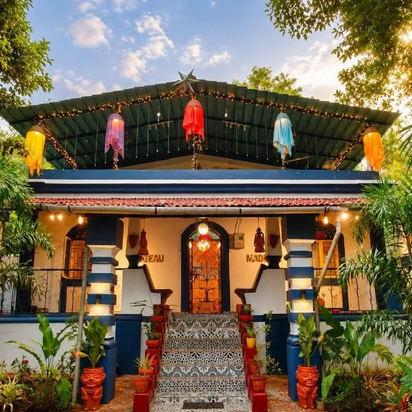 Chateau Madeira - 200 Year old Portuguese Heritage Luxury Villa Moira North Goa, hotel v destinácii Moira
