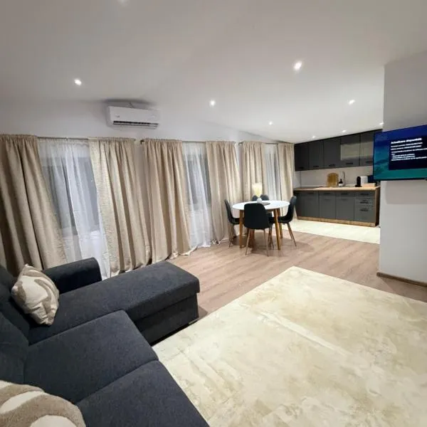 The Garden Hub Apartment 2, hotelli kohteessa Plopşoru