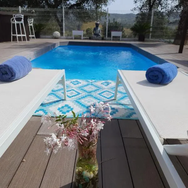 Spa Ibiza Dosrius - Bungalow con Jacuzzi y Piscina privada, hotelli kohteessa Canyamás