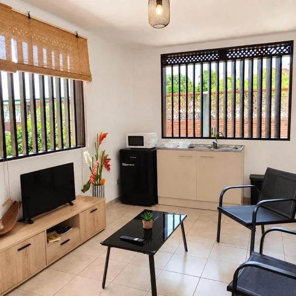 Villa Floréa - Balisier Appartement lumineux, hotelli kohteessa Rémiré