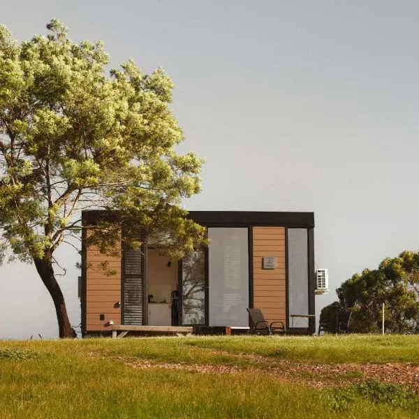 Tallarook Hilltop Tiny House 1 by Tiny Away, hotel u gradu Tallarook