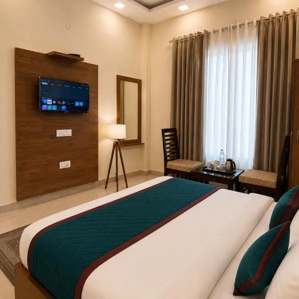 Hotel Woodlark Inn Zirakpur Chandigarh !! Family Hotel ! Traveler choice ! Top Rated Property, hotel en Zirakpur