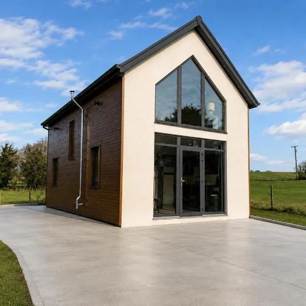 Close to Center Parcs Longford - Entire House, hotel sa Foygh
