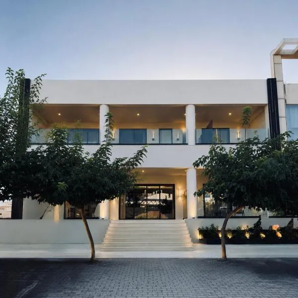 S S Sophie's Suites، فندق في إيغومينيتسا