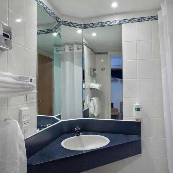 Holiday Inn Express Geneva Airport by IHG, hotel en Ginebra