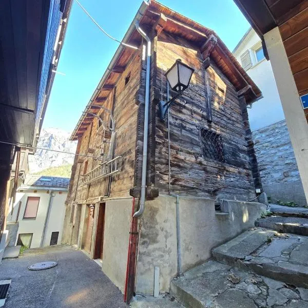 Urchiges Chalet mitten im Herzen von Leukerbad, hotel u gradu Lojkerbad