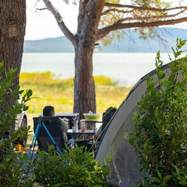 Viesnīca Camping Vransko jezero - Crkvine pilsētā Pakoštane