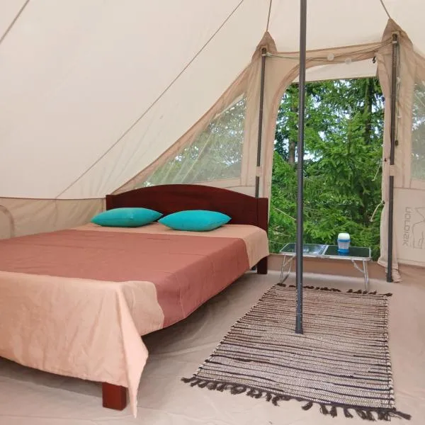 GLaMPLIFE,tünni ja suitsusaunaga, hotel en Kasaritsa
