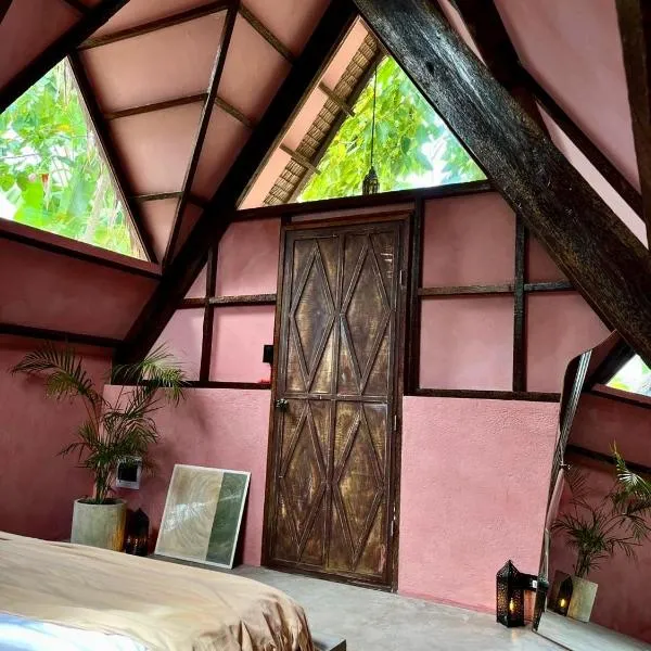 La Bohème Boutique Art Hotel โรงแรมในเจเนอรัลลูนา