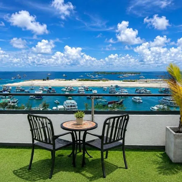 Luxury 3BR - Airport Pickup - Rooftop SeaView Pool Gym Terrace Near Airport, Hotel in Hulhumalé