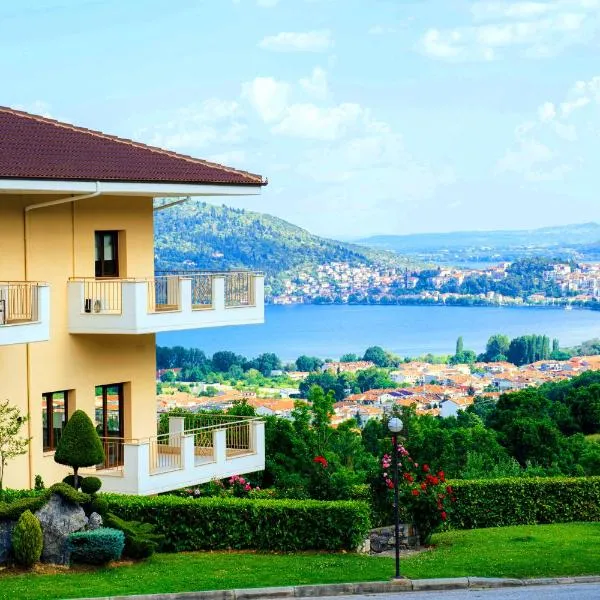 Enastron View Hotel, hotel em Castória