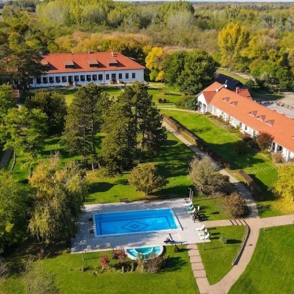 Tatárszentgyörgy में, होटल Sarlóspuszta Club Hotel