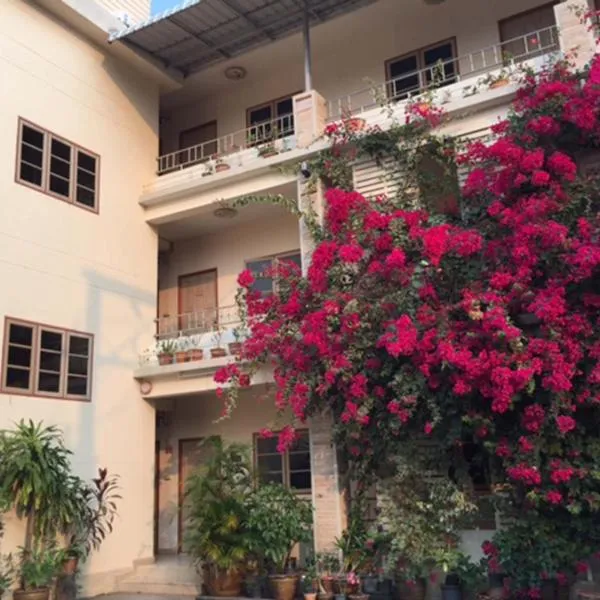 Pikul Apartment Hotel, hotel in Nong Khai