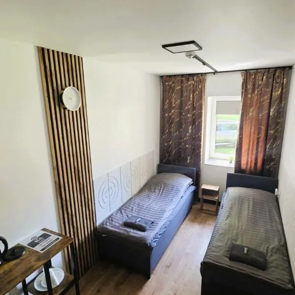 Noclegi Bezpłatny Dowóz AirNest24 Lotnisko Katowice-Pyrzowice, מלון בSączów