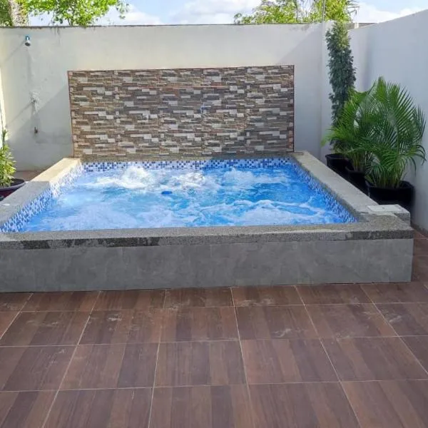 Casa del Lago Suite 2 Privada con Piscina y Garaje, hotel v mestu Punta Blanca
