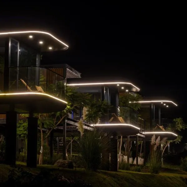 Lua Capsule Rooms, hotel i San Luis Soyatlán