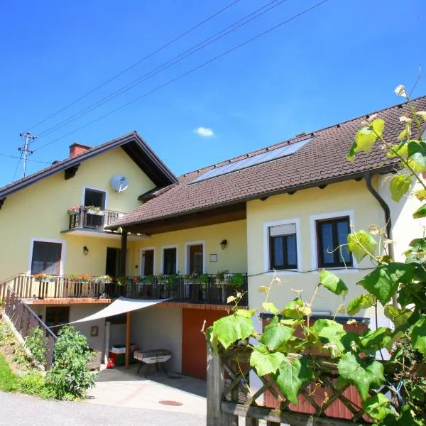 Spezialitätenhof Familie Eichmann, hotell sihtkohas Neuhaus am Klausenbach