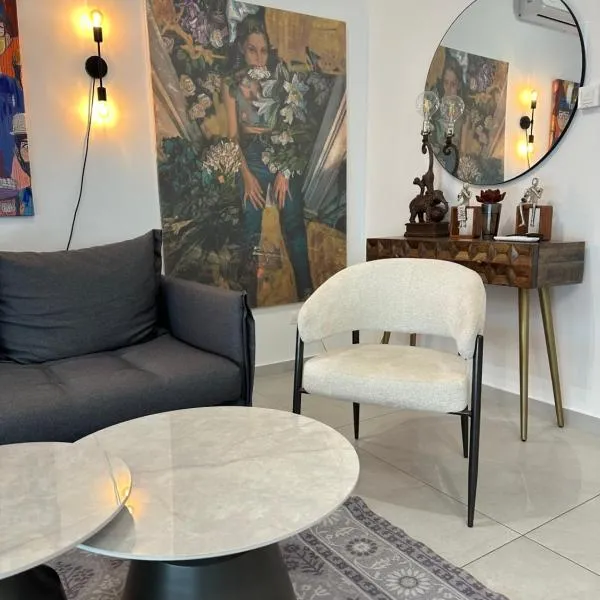 -Mari- Cozy Stay at Engomi Near UNIC, отель в Никосии