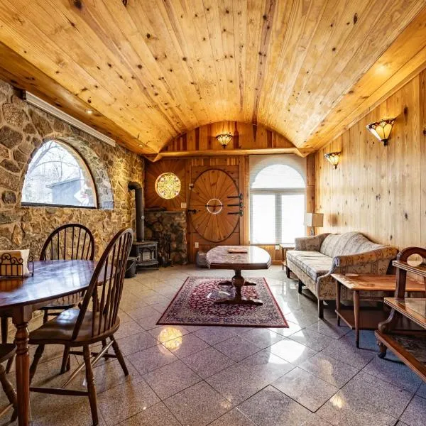 Shire Suite at White Lotus Eco Spa retreat, khách sạn ở Stanardsville