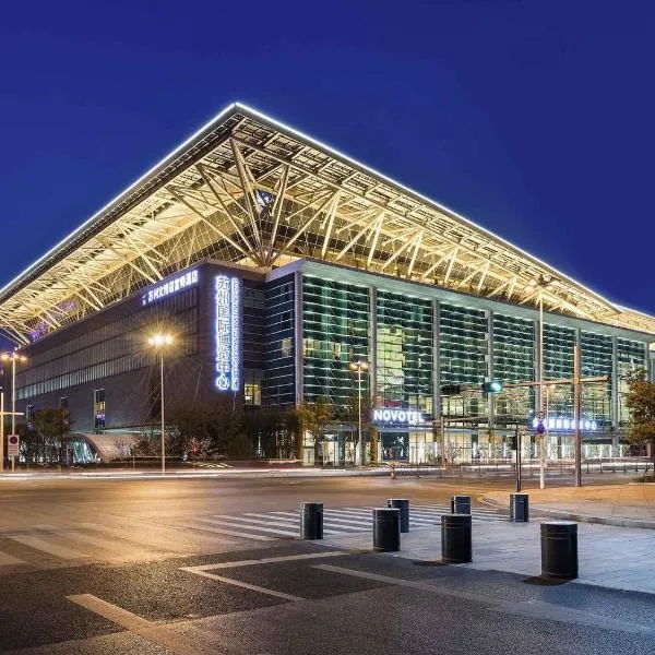 NOVOTEL Jinji Lake Suzhou SIP, hotelli kohteessa Suzhou