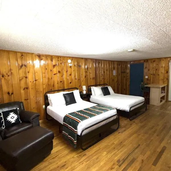 Bellamy's Ski Haus, hotel a Red River