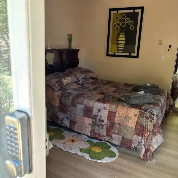 Serenity Bed and Breakfast, hotel en Comox