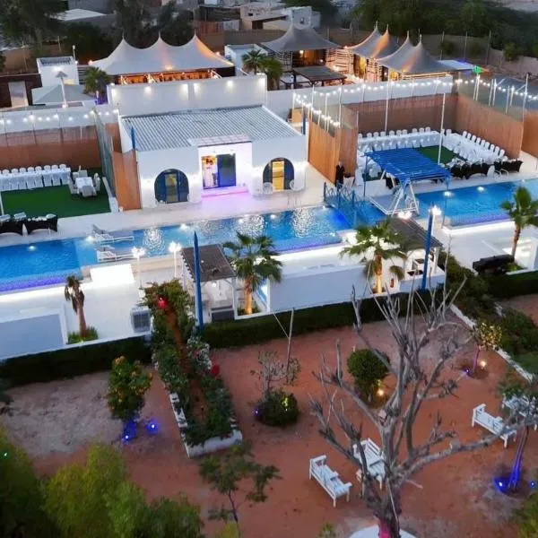 Santorini Private Villa 40 Meters Pool Blue feeling, hotel in Ras al Khaimah