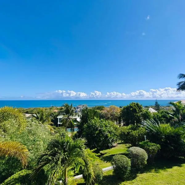 LaBelleVue Antigua Oceanview Suites and OnSite Car Rentals, hotel em Crosbies