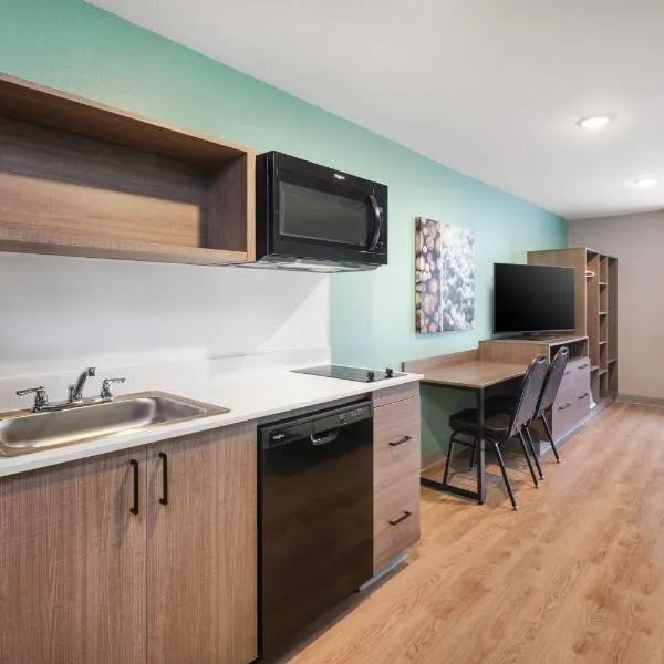 ECHO Suites Extended Stay by Wyndham Savannah Pooler, hotel di Savannah