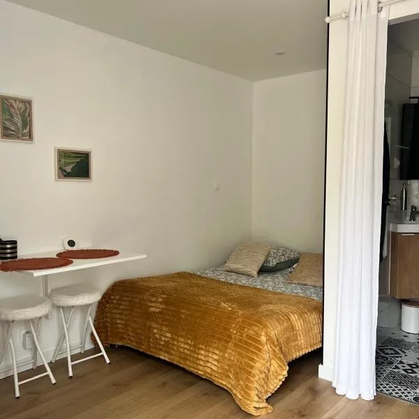 Chambre indépendante - Les halbrans、Saint-Aignan-Grand-Lieuのホテル