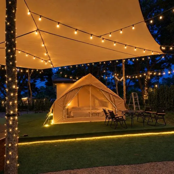 Viesnīca Riverside Glamping Resort Kanchanaburi pilsētā Kānčanaburī