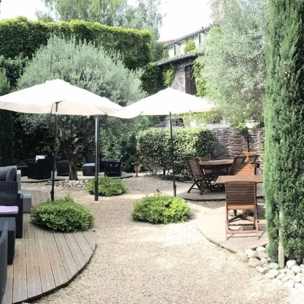 Hotel du Pont Vieux, au pied de la Cité Médiévale, отель в Каркассоне