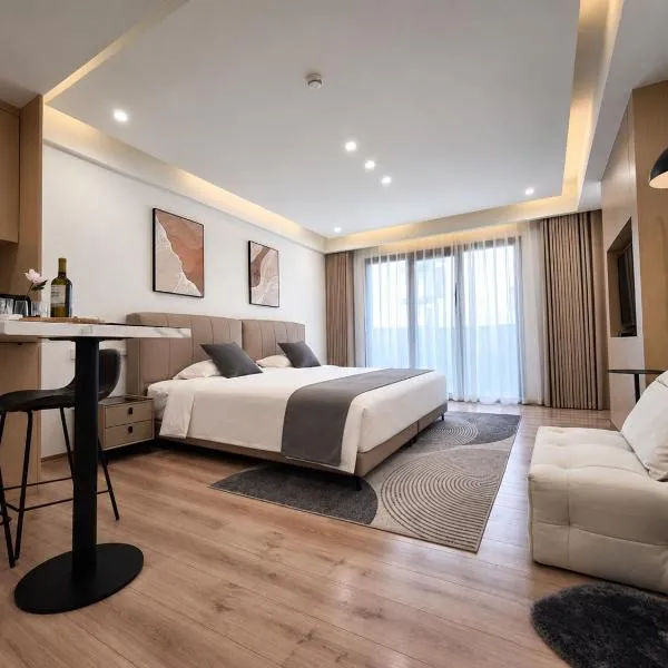 CCLUX Suites Piraeus - Spacious 40sqm rooms, hotel u Pireju