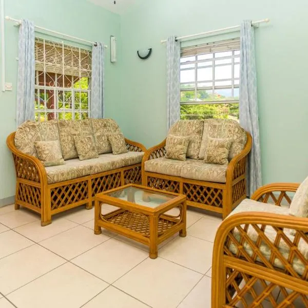 Bougainvillea Apartments, Hotel in Saint Georgeʼs