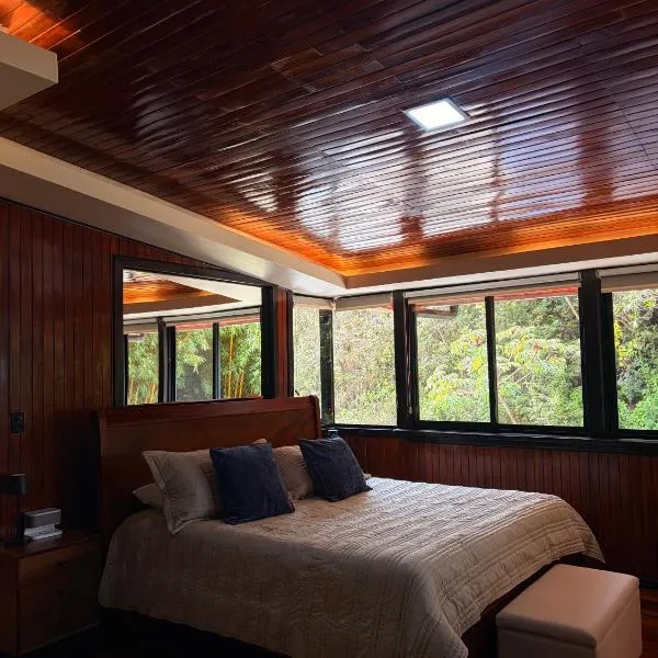 Casa Coyota Hotel, hotel v mestu Monteverde Costa Rica