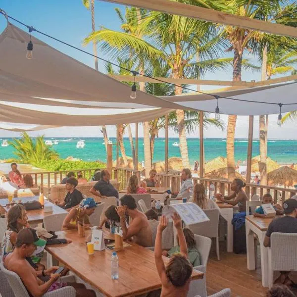 CARIBBEAN SUITES at LOS CORALES BEACH, отель в городе Пунта-Кана